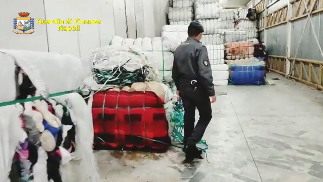 400 tonnellate di rifiuti illegali e 4 lavoratori in nero con Reddito di Cittadinanza: la scoperta ad Ercolano