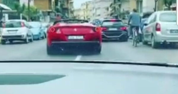 Boss di camorra ai domiciliari gira in Ferrari per la comunione del figlio: arrestato