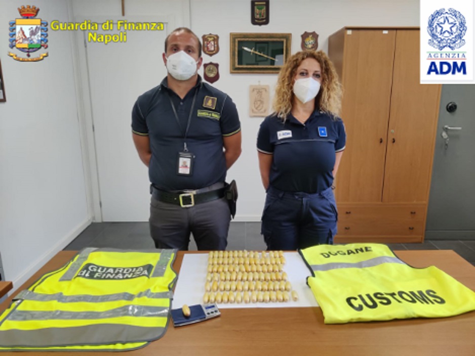 Napoli: narcotraffico all’aeroporto di Capodichino, arrestato corriere internazionale