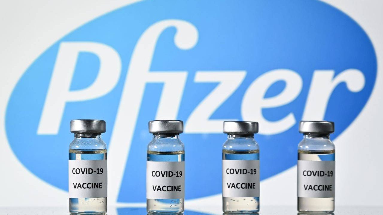 Covid, FDA autorizza in via definitiva Pfizer: “Ci sono le basi per renderlo obbligatorio”