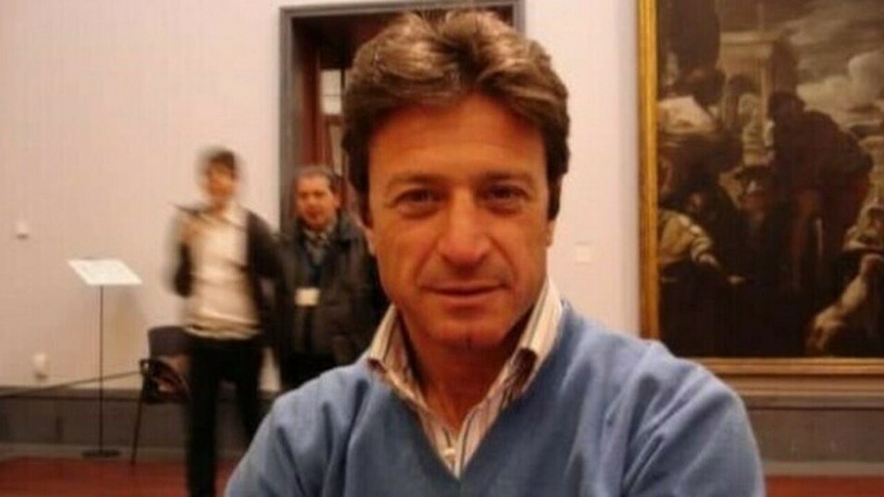 Rimosso da ignoti lo striscione in memoria di Maurizio Cerrato: “Non ci fermiamo, lo rimetteremo”