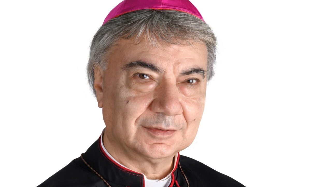 “Stanno uccidendo Napoli, convertitevi”: l’attacco del vescovo Battaglia alla camorra