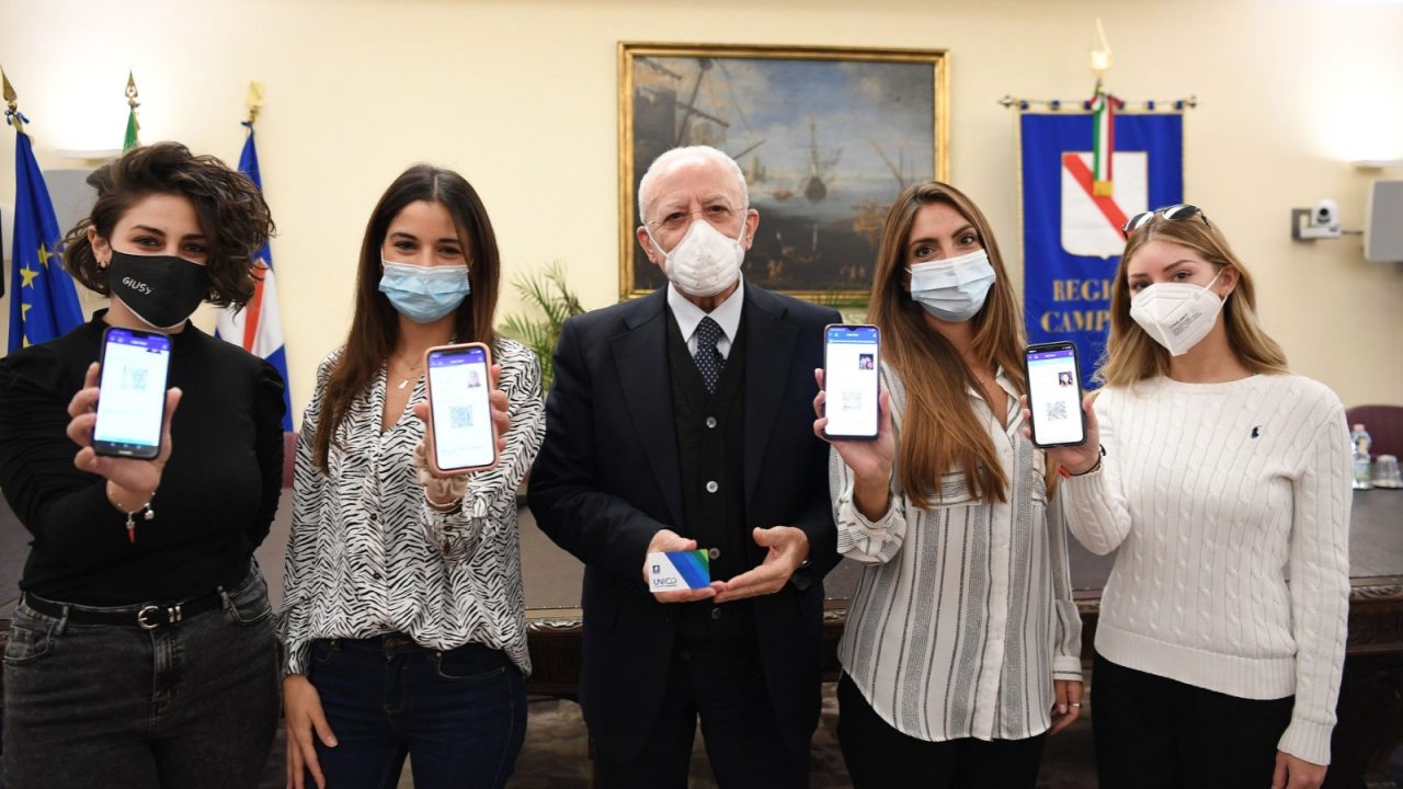 Campania: l’abbonamento per i trasporti gratis per gli studenti passa sullo smartphone
