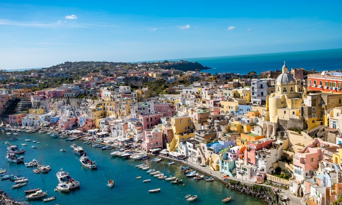 Procida inserita da National Geographic tra i 22 luoghi da visitare nel 2022: è l’unica meta italiana