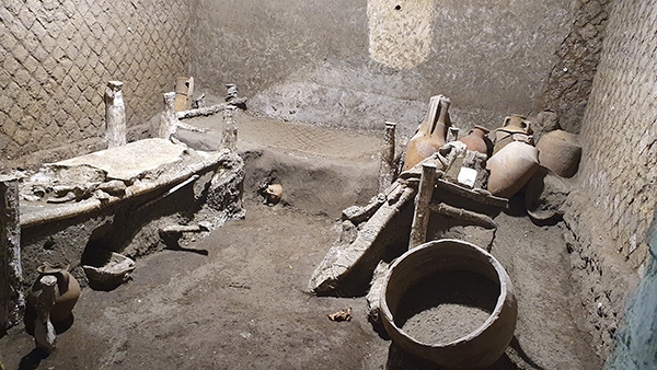 Pompei: scoperta una stanza usata dagli schiavi ancora intatta