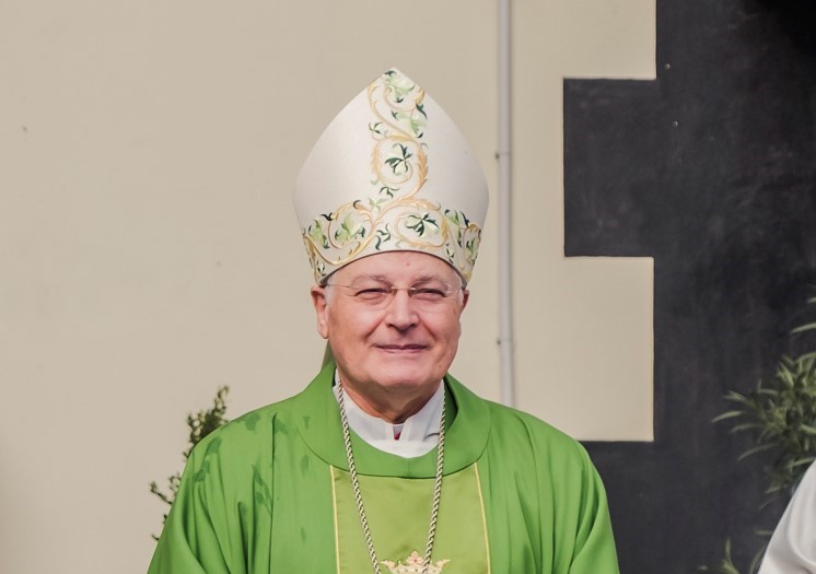 https://www.zerottounonews.it/wp-content/uploads/2021/12/Vescovo-Marino-Rosario-Spano.jpg
