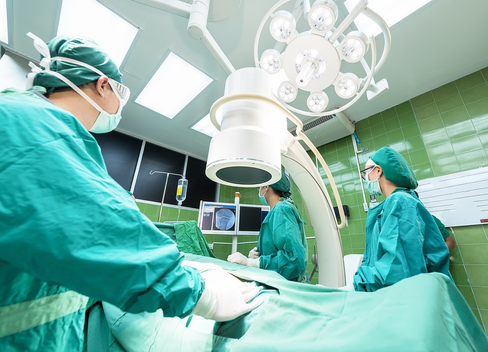 L’allarme: “Il Covid ha fatto ridurre dell’80% le operazioni chirurgiche in Italia”