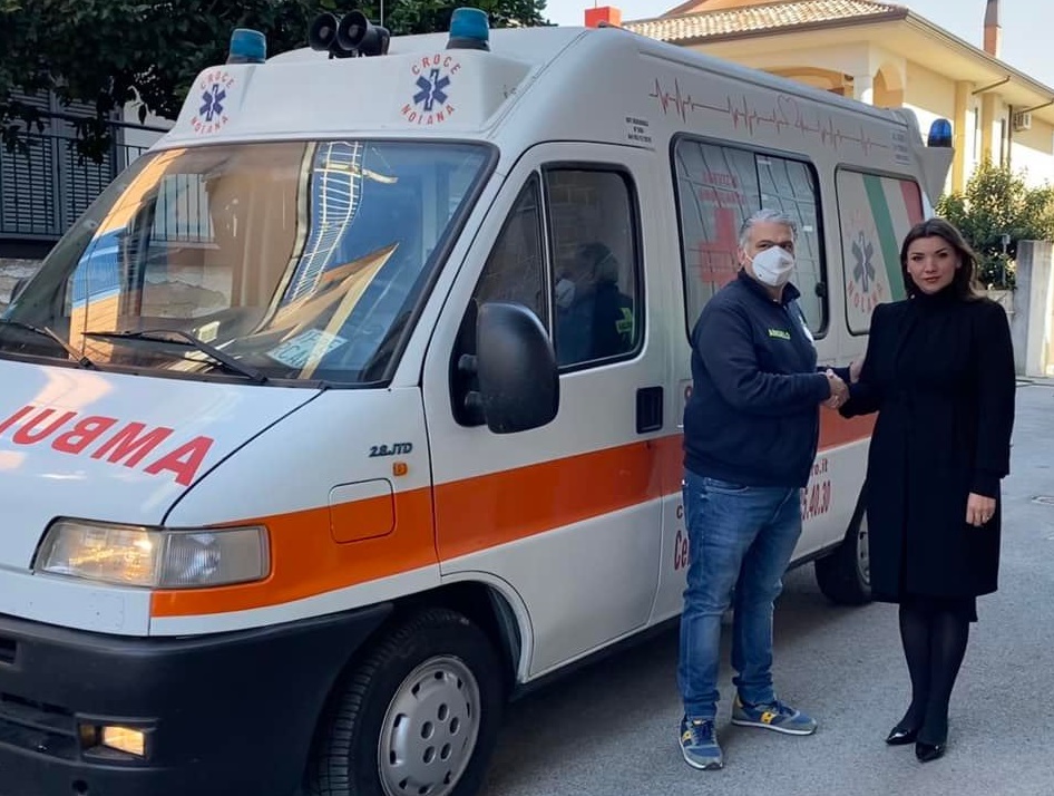 Nola solidale con il popolo ucraino: regalata un’ambulanza per il Paese in guerra