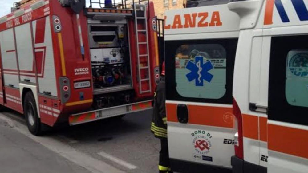 https://www.zerottounonews.it/wp-content/uploads/2022/02/ambulanza-vigili-del-fuoco-2.jpg