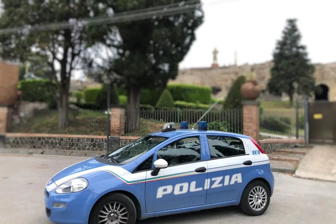 https://www.zerottounonews.it/wp-content/uploads/2022/02/polizia-pompei-incendio-1080x720.jpg