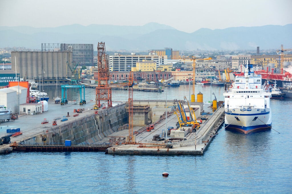 Napoli: sequestrati 400 kg di mitili pericolosi per la salute nelle acque del Porto