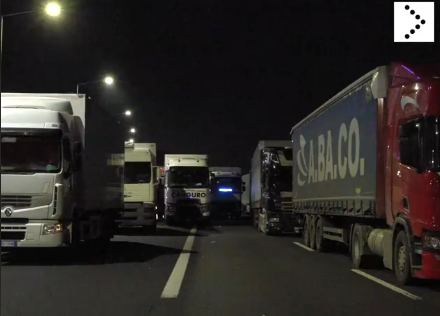 I camionisti cominciano la protesta anche in Italia: autostrade bloccate