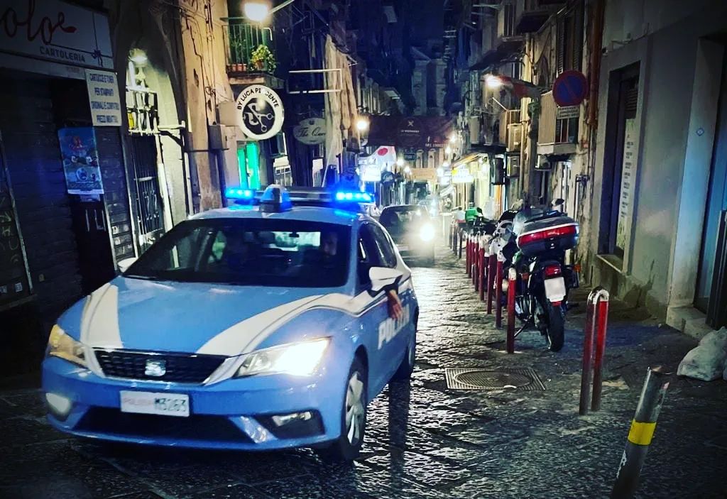 Napoli: brucia 6 auto in strada, arrestato piromane