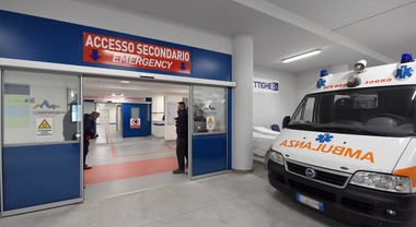 Napoli: bloccato all’ingresso, prende a calci la porta del Pronto Soccorso dell’Ospedale del Mare