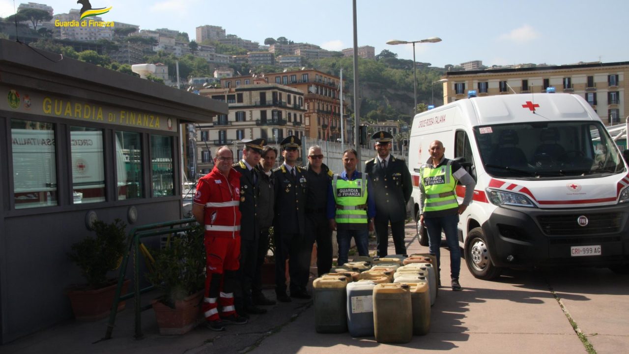Da Napoli all’Ucraina: 750 litri di gasolio sequestrati dalla Guardia di Finanza regalati tramite la Croce Rossa