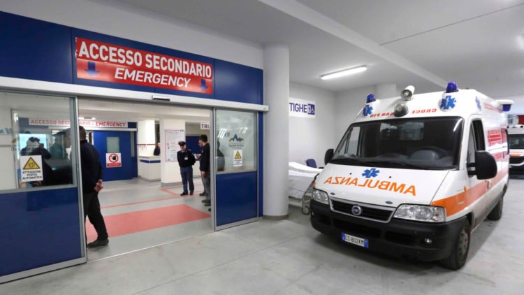 Napoli: bloccato all’ingresso, prende a calci la porta del Pronto Soccorso dell’Ospedale del Mare