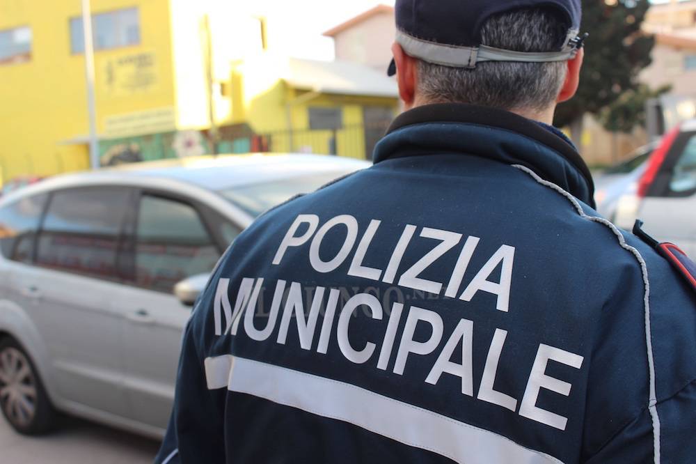 https://www.zerottounonews.it/wp-content/uploads/2022/05/polizia-municipale-generica-2015-165059.jpg