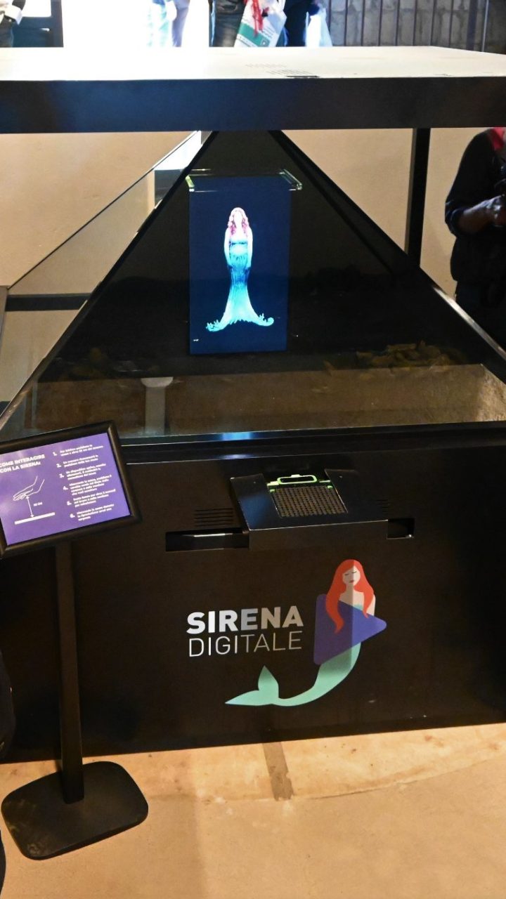 Partenope rinasce a Napoli: “Sirena digitale” accoglierà i visitatori di Castel dell’Ovo