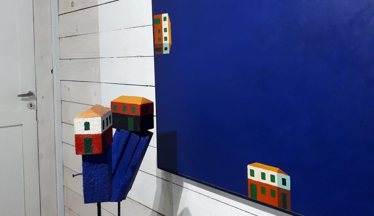 Nola: al via la mostra d’arte “Case al mare” di Roberto Iossa