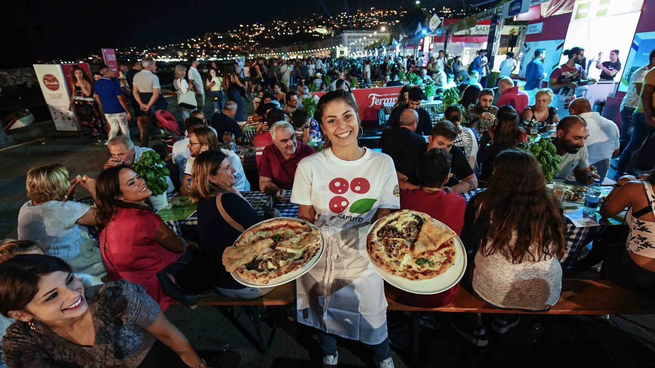 Napoli: prende il via il Pizza Village sul Lungomare