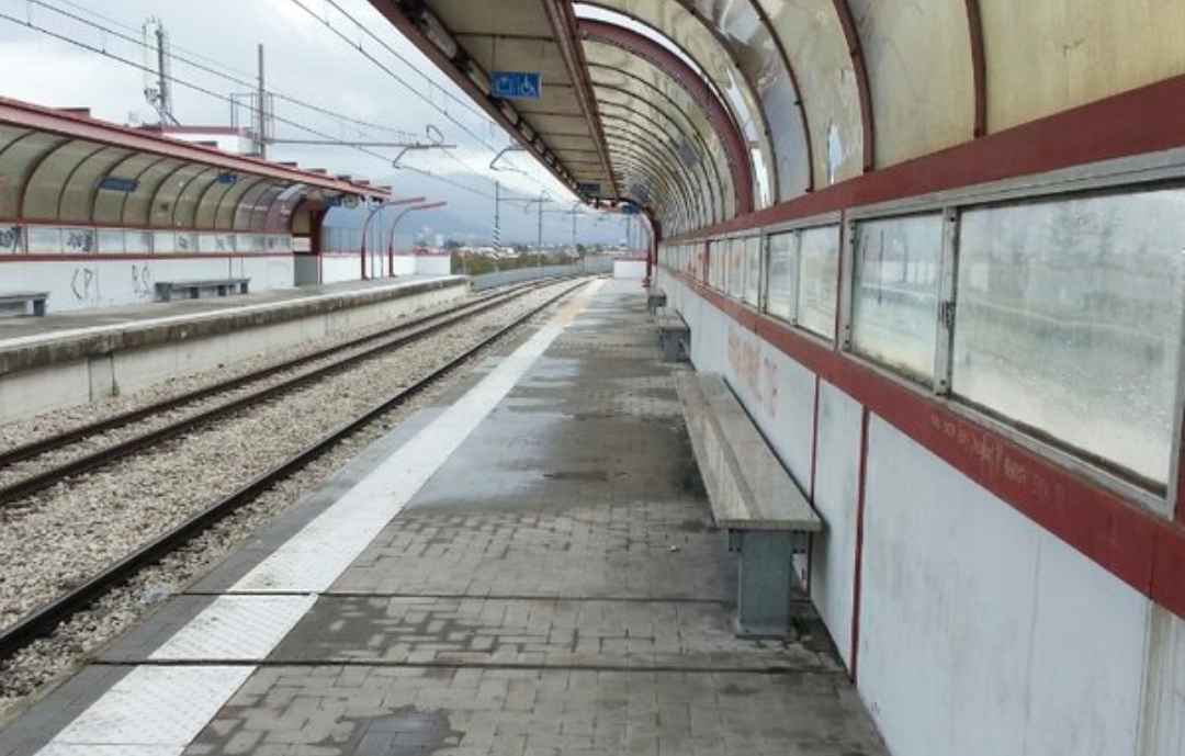 Tragedia a San Vitaliano: 25enne si getta contro il treno in passaggio