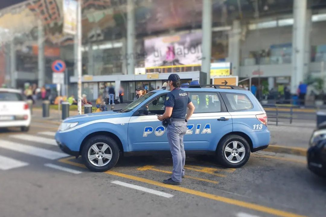 Napoli: arrestato un tassista abusivo all’aeroporto di Capodichino
