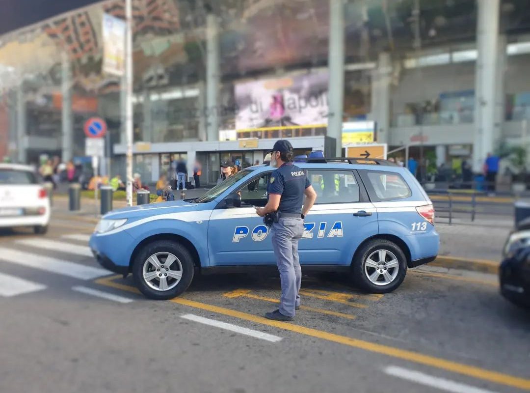 Napoli: arrestato un tassista abusivo all’aeroporto di Capodichino