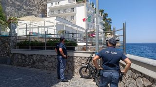 Scoppia incendio in un hotel a Sorrento: poliziotti intervengono e salvano gli ospiti