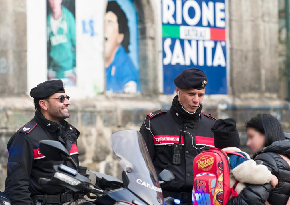 Napoli: neonato va in arresto cardiaco, scortato dai carabinieri e salvato
