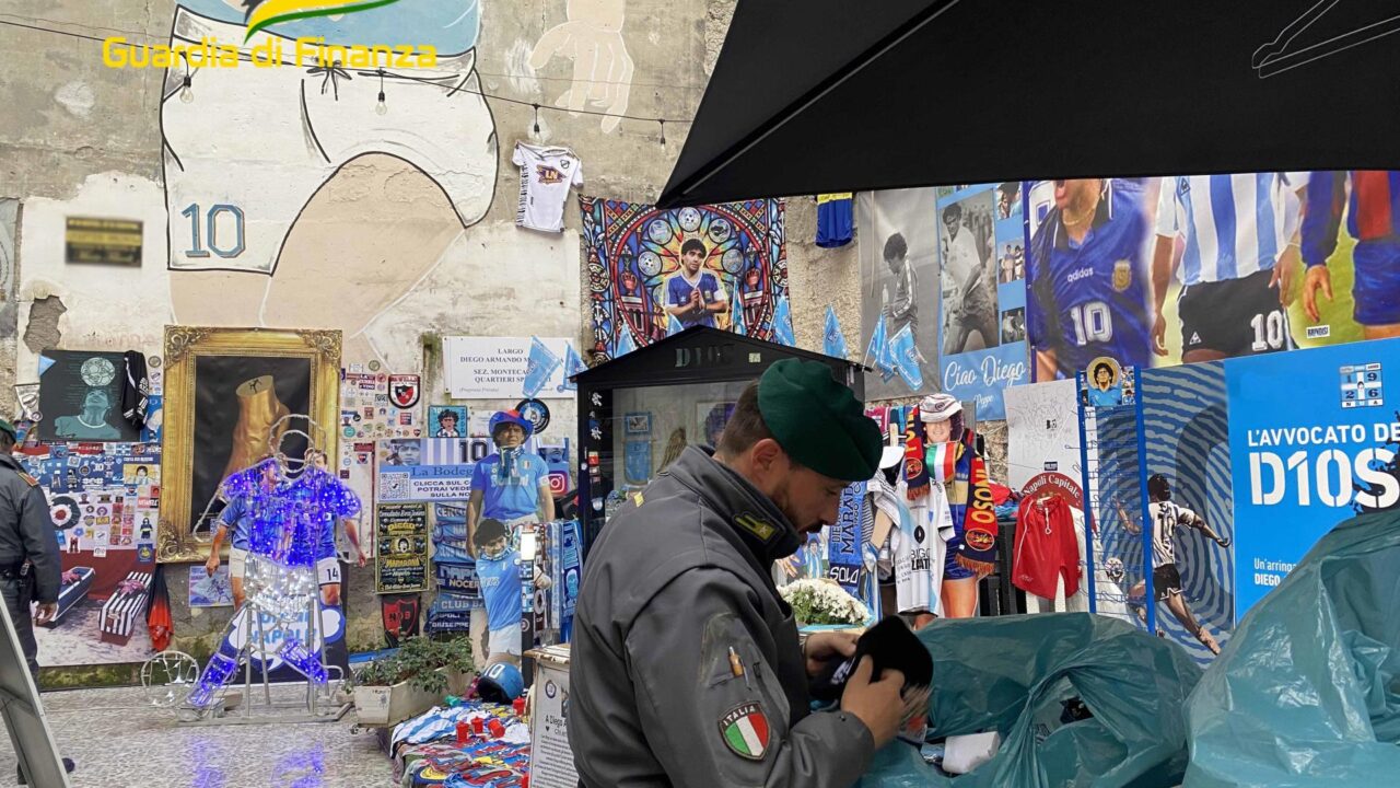 https://www.zerottounonews.it/wp-content/uploads/2022/12/gdf-murales-di-maradona-napoli-1280x720.jpg