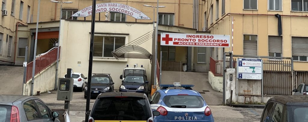 Napoli: attacca guardie giurate in ospedale con acido muriatico, denunciato