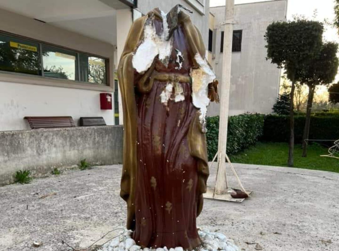 Tufino: danneggiata la statua di San Bartolomeo, denunciato 27enne