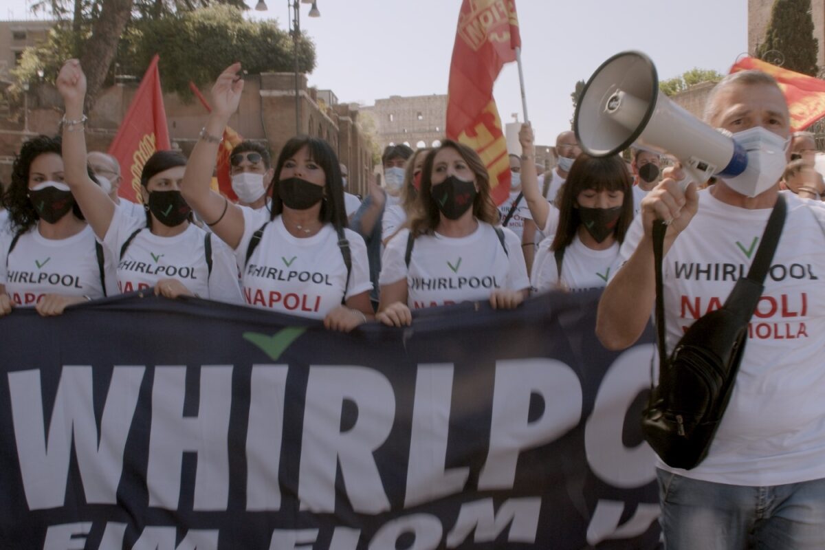 Napoli: la lotta degli operai Whirlpool finisce in un film al cinema