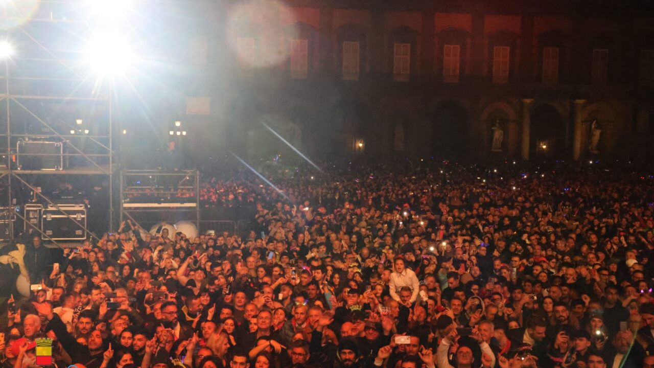 Napoli: successo per il concertone di fine anno, 50mila in Piazza Plebiscito