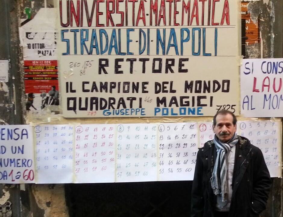 Napoli, l’Università di Polone: “lauree” in tre minuti in strada