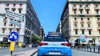 Napoli: molesta una minorenne in strada, arrestato