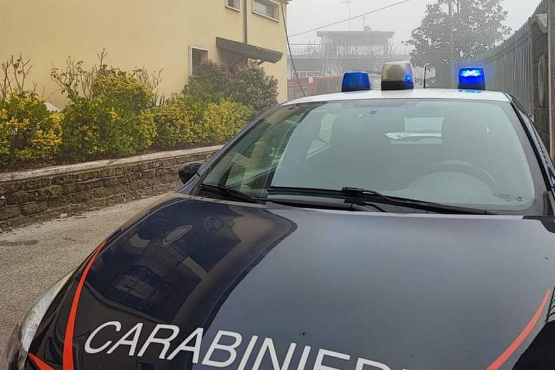 Incendio in casa per via della stufa: i carabinieri intervengono e salvano la famiglia