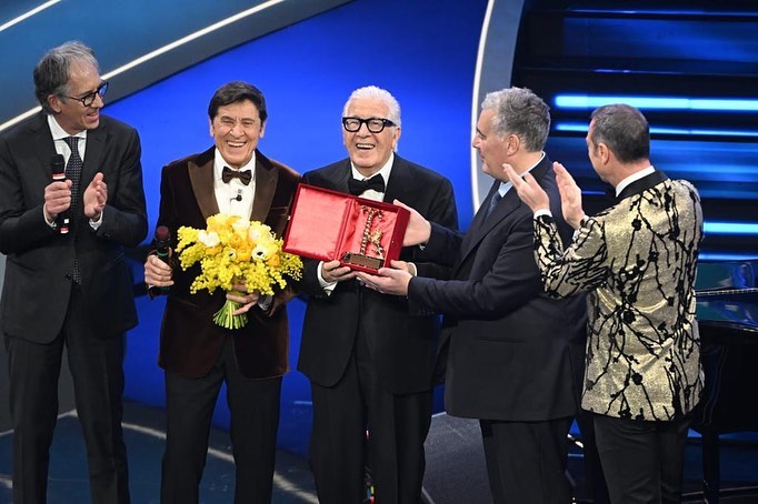 Sanremo: Peppino Di Capri riceve il premio alla carriera