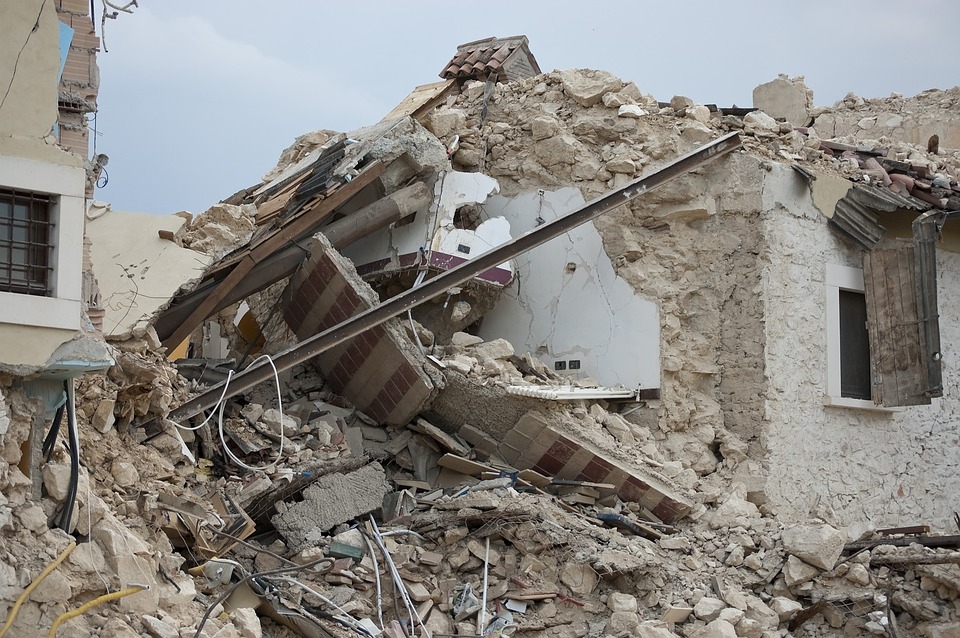 Lettere dei lettori: “Cosa aspettiamo in Italia a mettere in sicurezza gli edifici dai terremoti?”