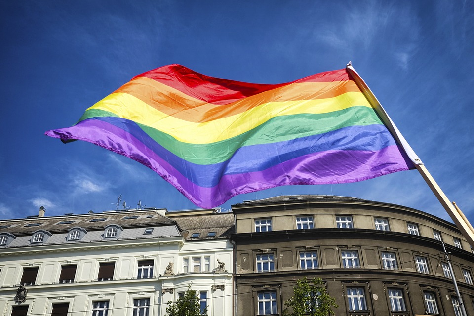 Coppie gay: stop del Governo al riconoscimento anagrafico dei figli