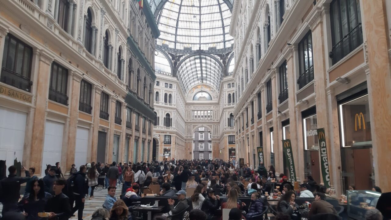 Napoli: arrivano Mondadori e Starbucks in Galleria