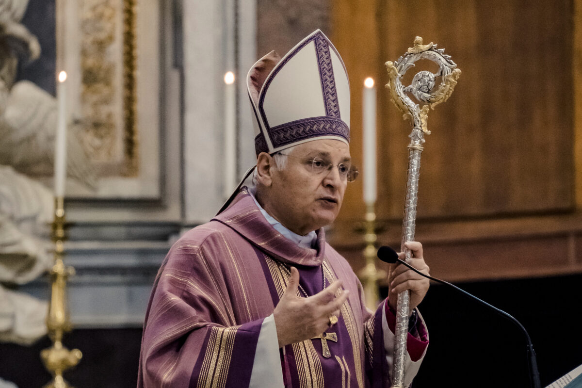 Nola: il vescovo Marino mostra solidarietà al sindaco Buonauro