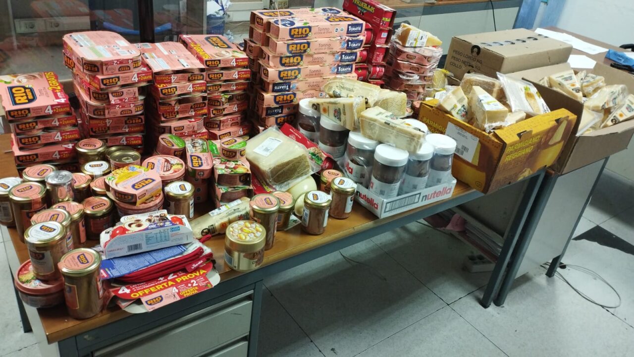Nola: la Polizia sequestra cibo rubato e chiede di donarlo in beneficenza