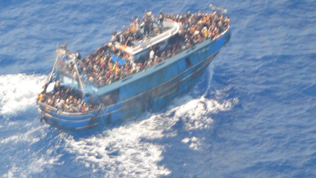 Strage di migranti al largo della Grecia: 78 morti, centinaia di dispersi