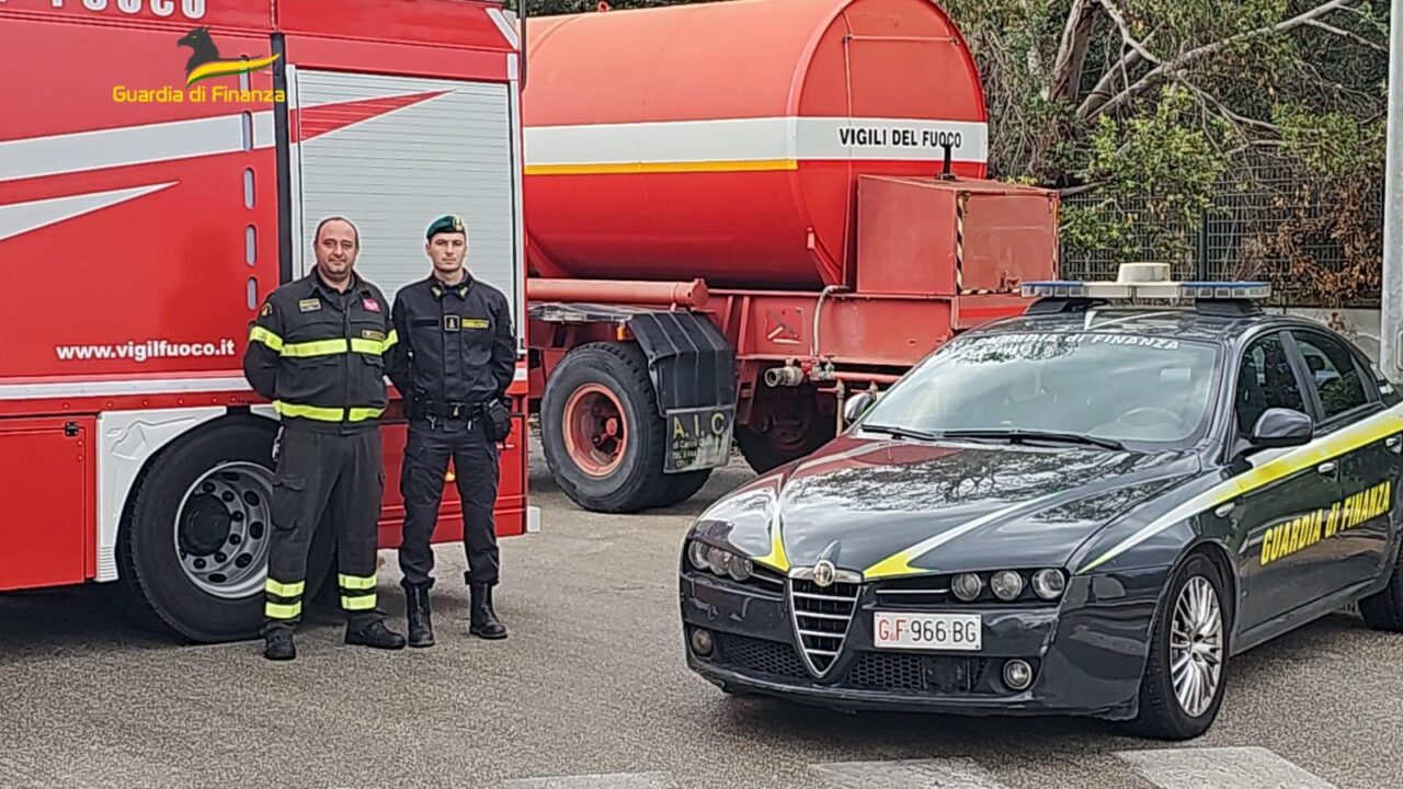 La GdF di Caserta ha regalato 37000 litri di gasolio ai Vigili del Fuoco