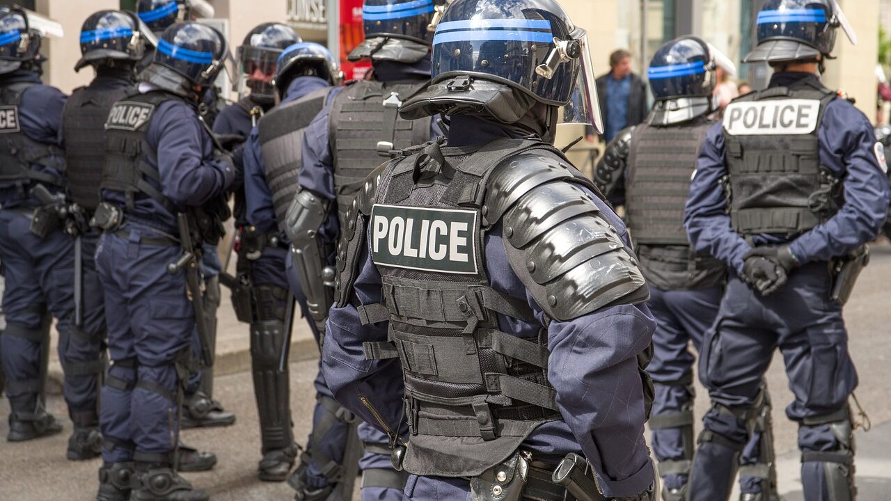 Tensione in Francia: si moltiplicano gli allarmi bomba