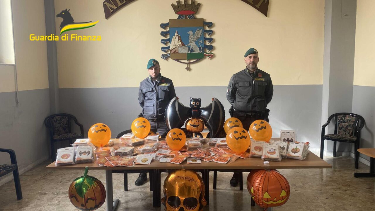 Prodotti falsi per Halloween: tra Napoli e Nola migliaia di sequestri
