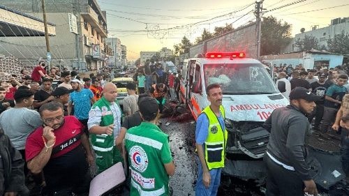 Bombe sulle ambulanze nella Striscia di Gaza: ci sono morti e feriti