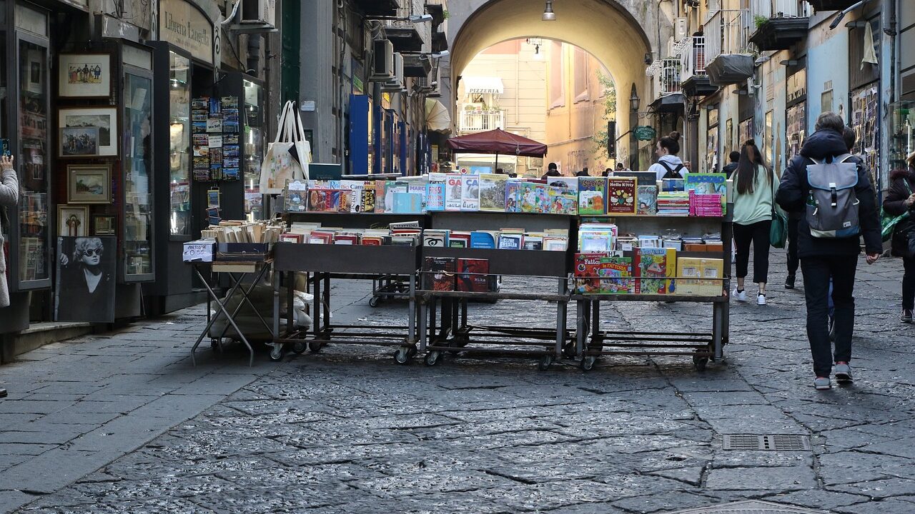 Napoli si mobilita: bisogna salvare Port’Alba