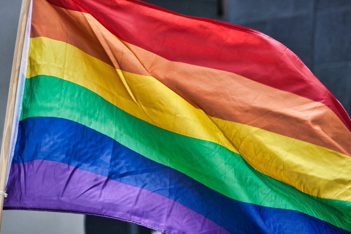 Svolta in Grecia: legalizzati il matrimonio civile per le coppie gay e il diritto alle adozioni